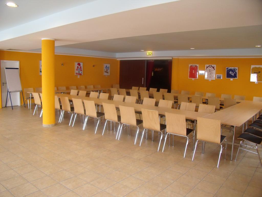 Euroville Jugend- und Sporthotel Naumburg  Exterior foto
